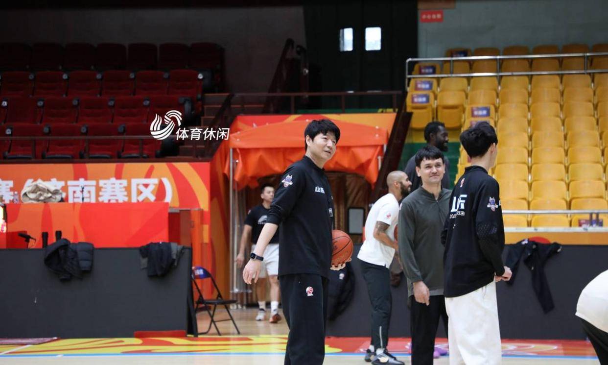 JIUYOU体育-包含德甲赛后走向成谜，山东男篮再遭质疑，引发热议，团队化学反应显著的词条